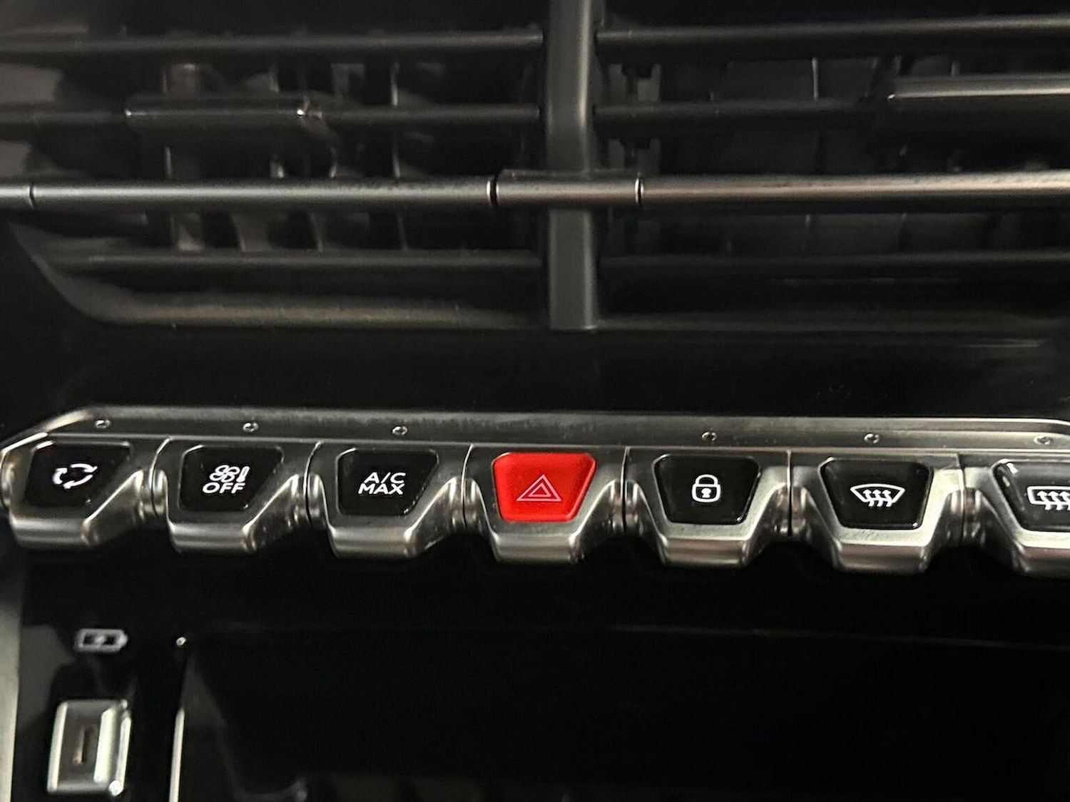 Used Peugeot 2008 2023 for sale - 76403433: Photo 22