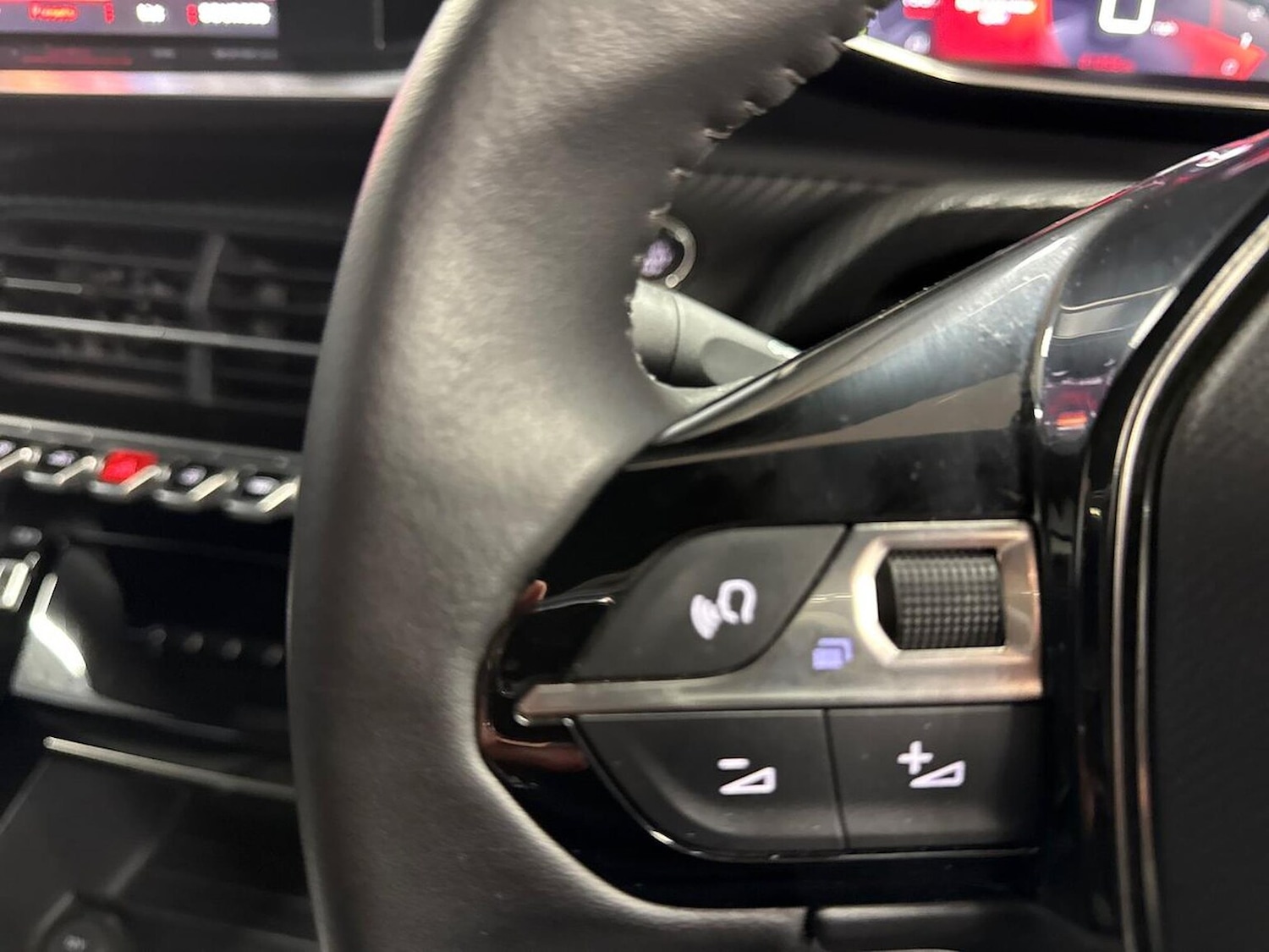 Used Peugeot 2008 2023 for sale - 76403433: Photo 24