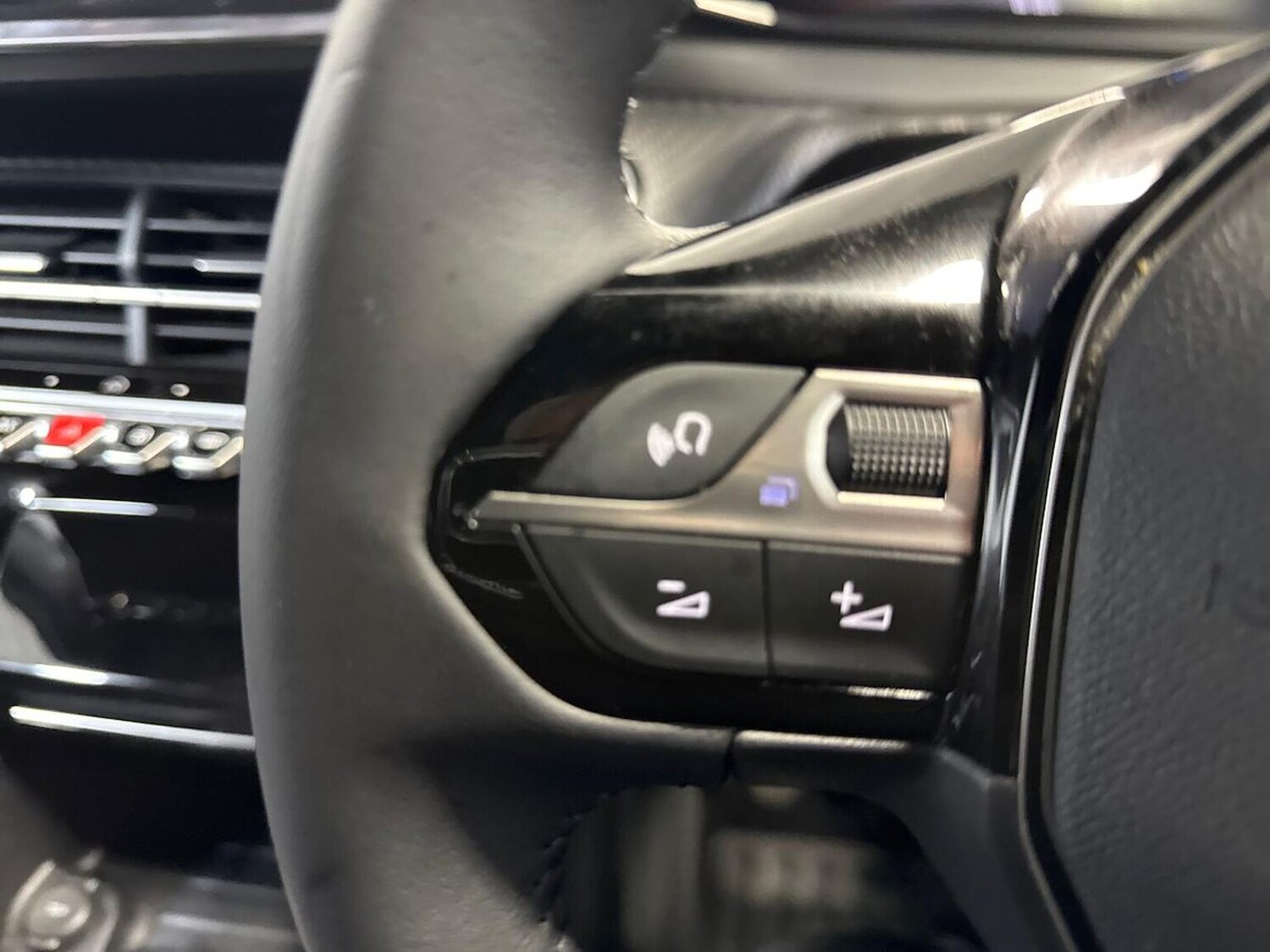 Used Peugeot 2008 2023 for sale - 76352482: Photo 24