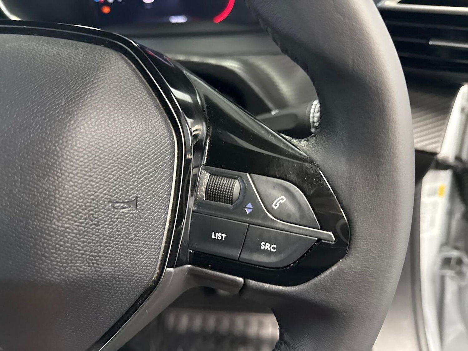 Used Peugeot 2008 2023 for sale - 76352482: Photo 25