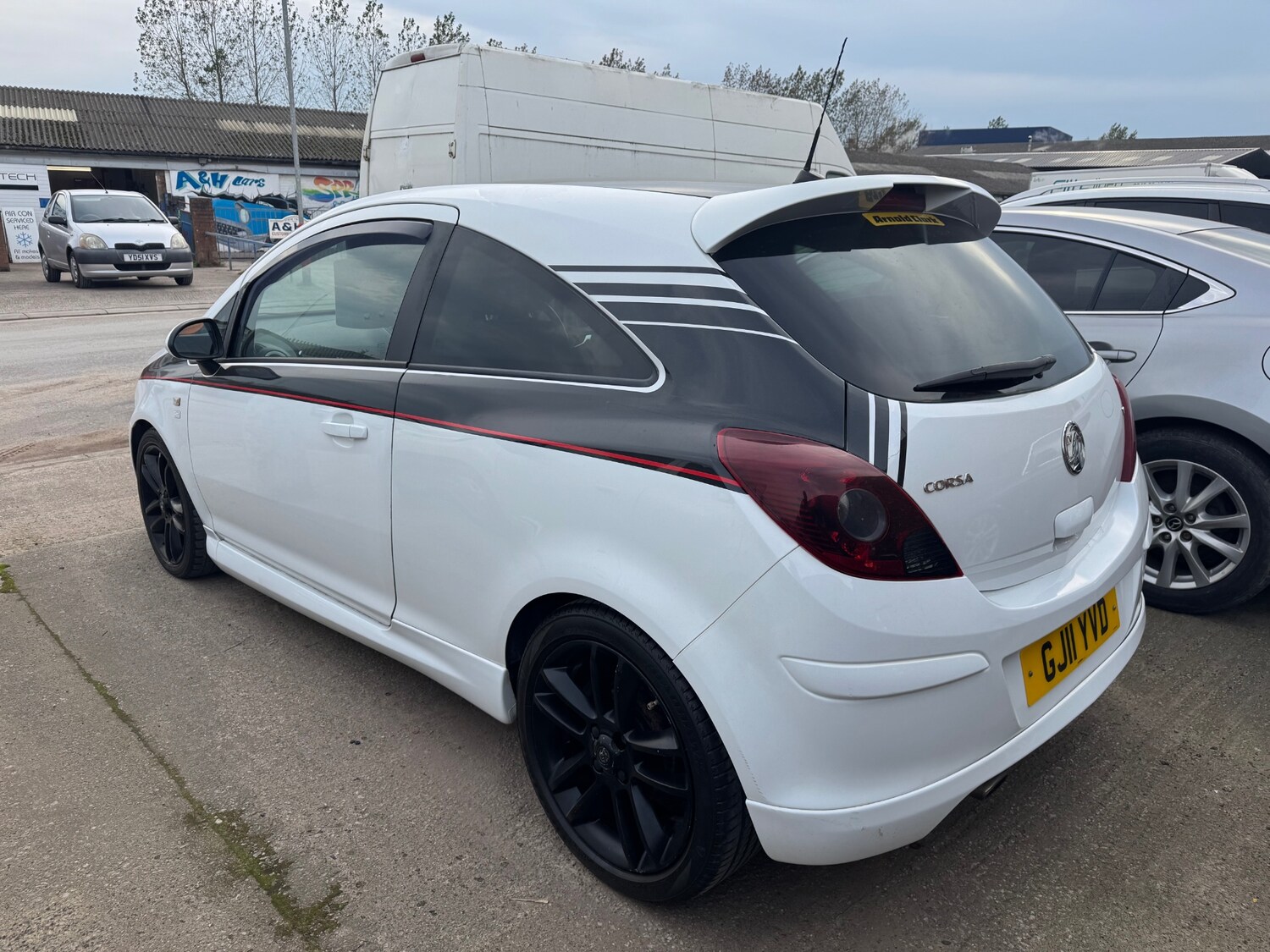 Used Vauxhall Corsa 2011 for sale - 76159672: Photo 3
