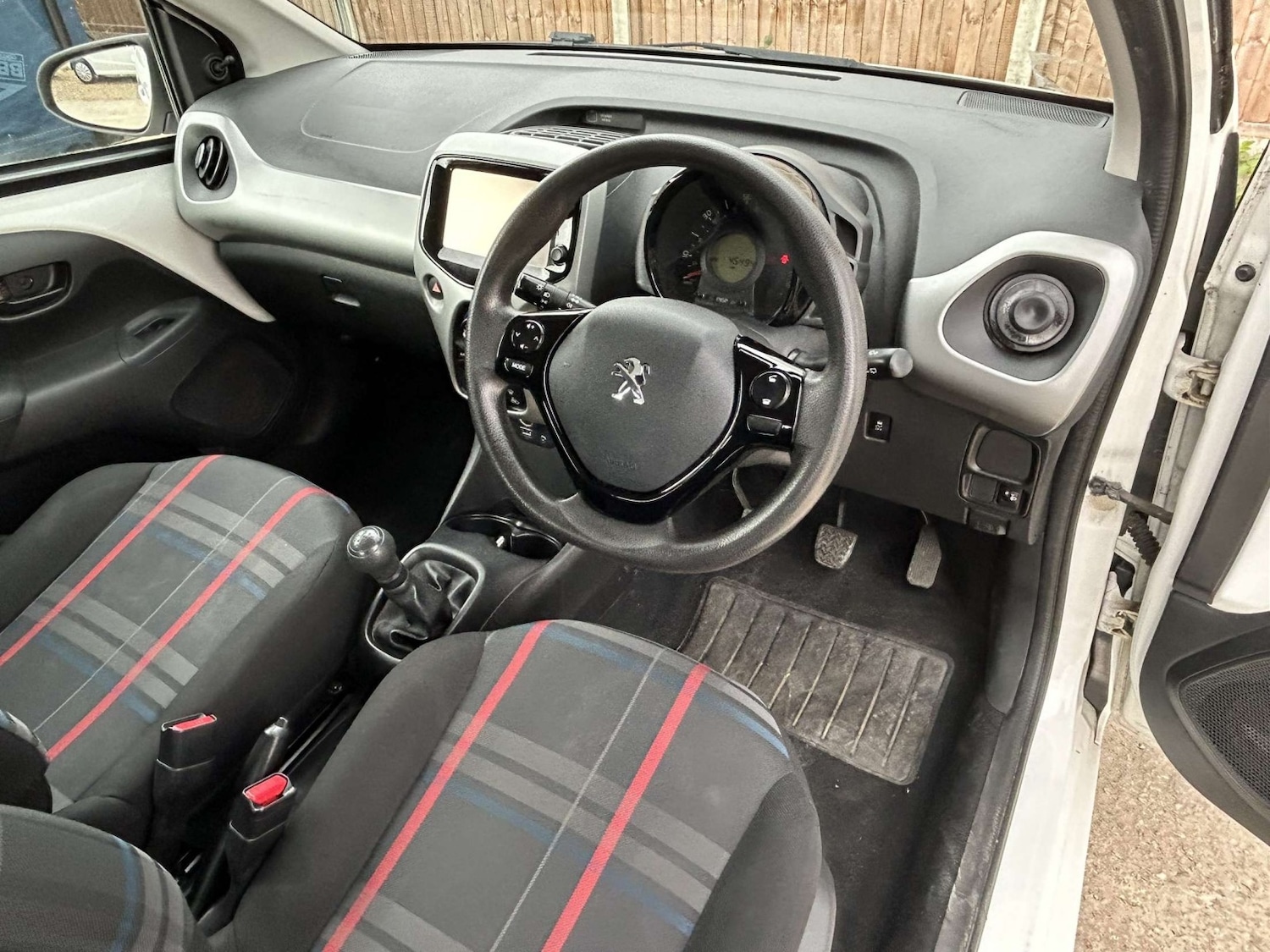 Used Peugeot 108 2014 for sale - 76149257: Photo 16