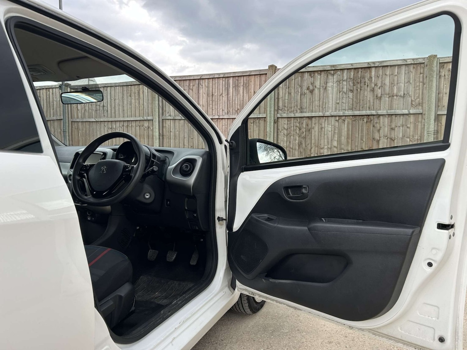 Used Peugeot 108 2014 for sale - 76149257: Photo 18