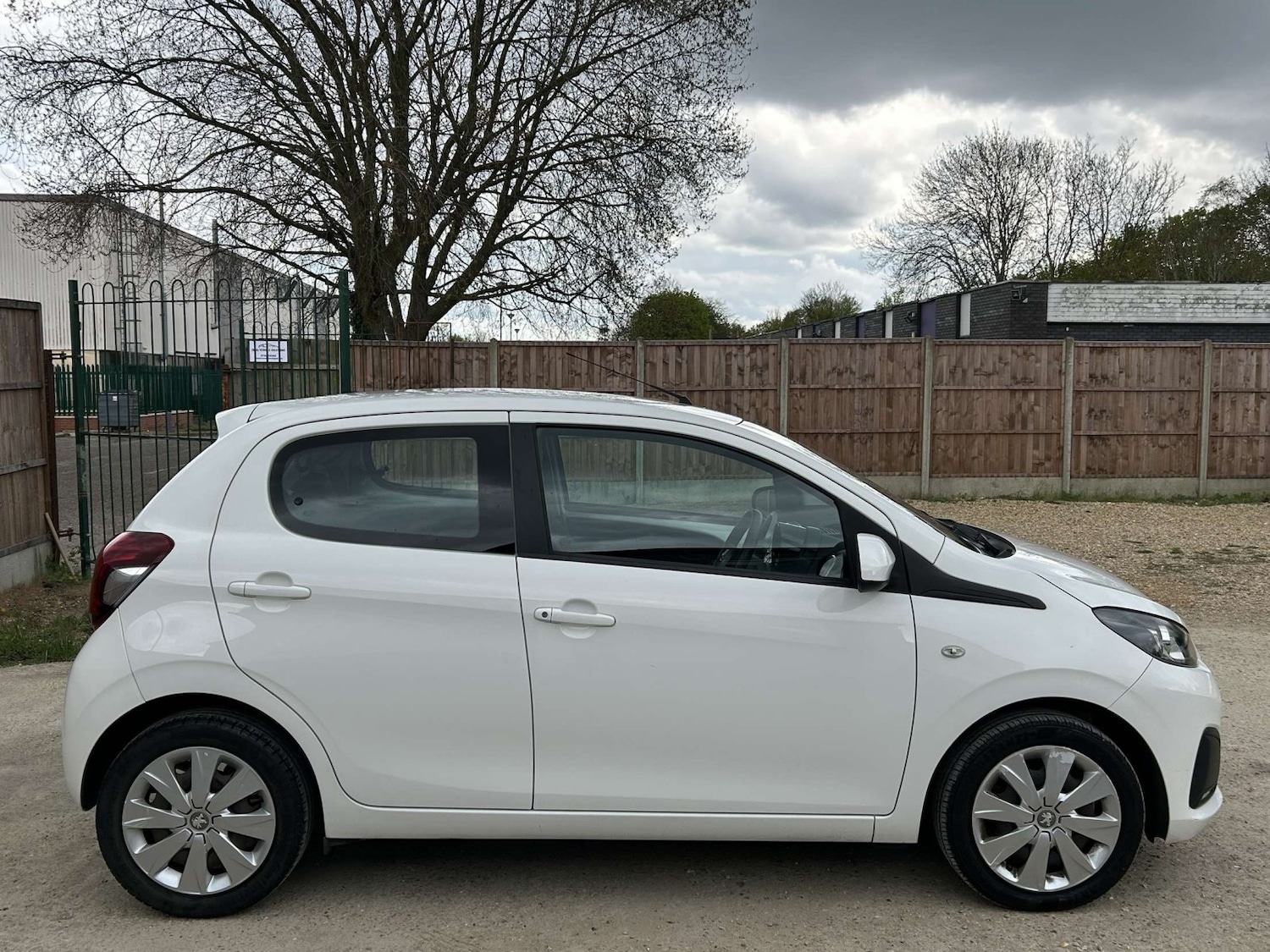 Used Peugeot 108 2014 for sale - 76149257: Photo 2