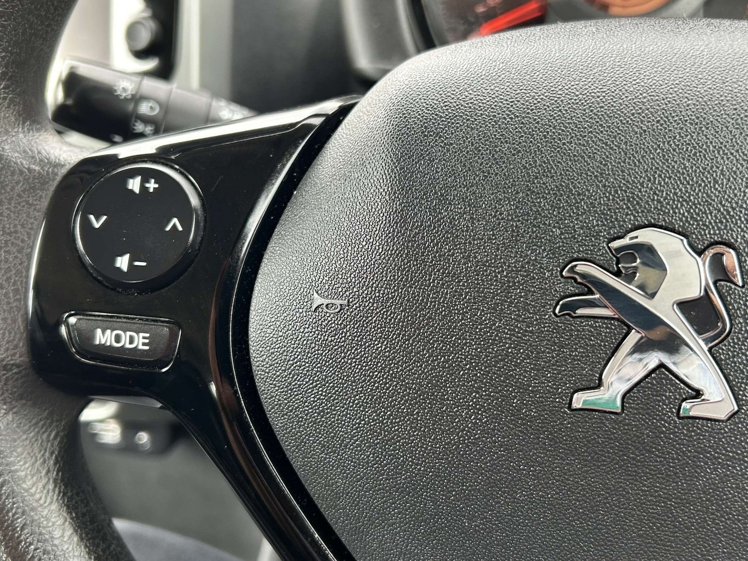 Used Peugeot 108 2014 for sale - 76149257: Photo 24