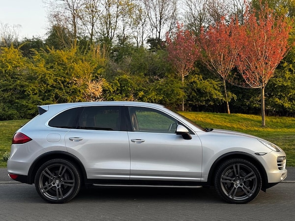 Used Porsche Cayenne 2011 for sale - 75151575: Photo 2