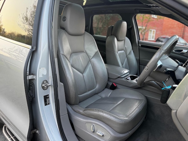 Used Porsche Cayenne 2011 for sale - 75151575: Photo 9