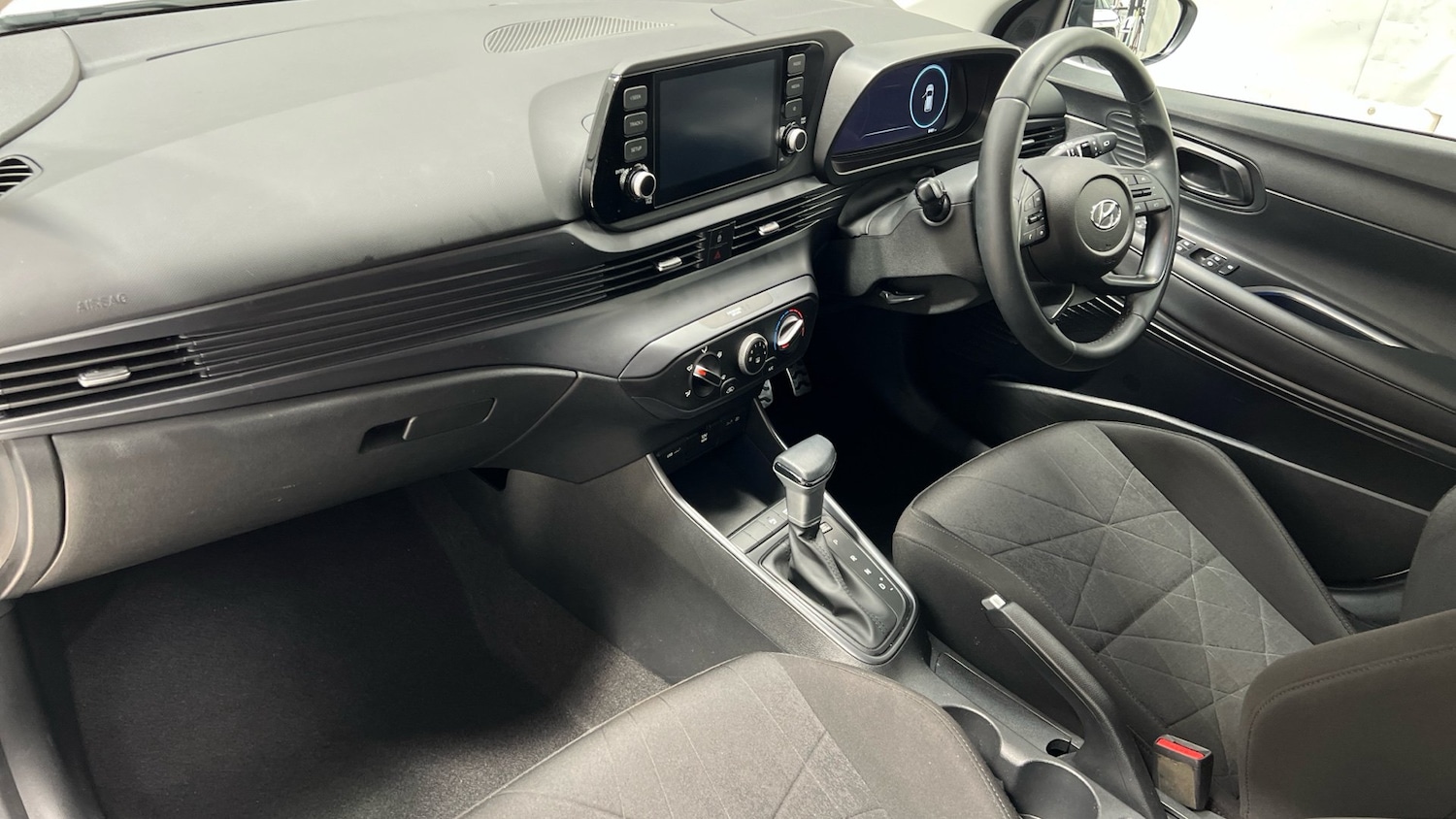 Used Hyundai BAYON 2024 for sale - 76677277: Photo 2