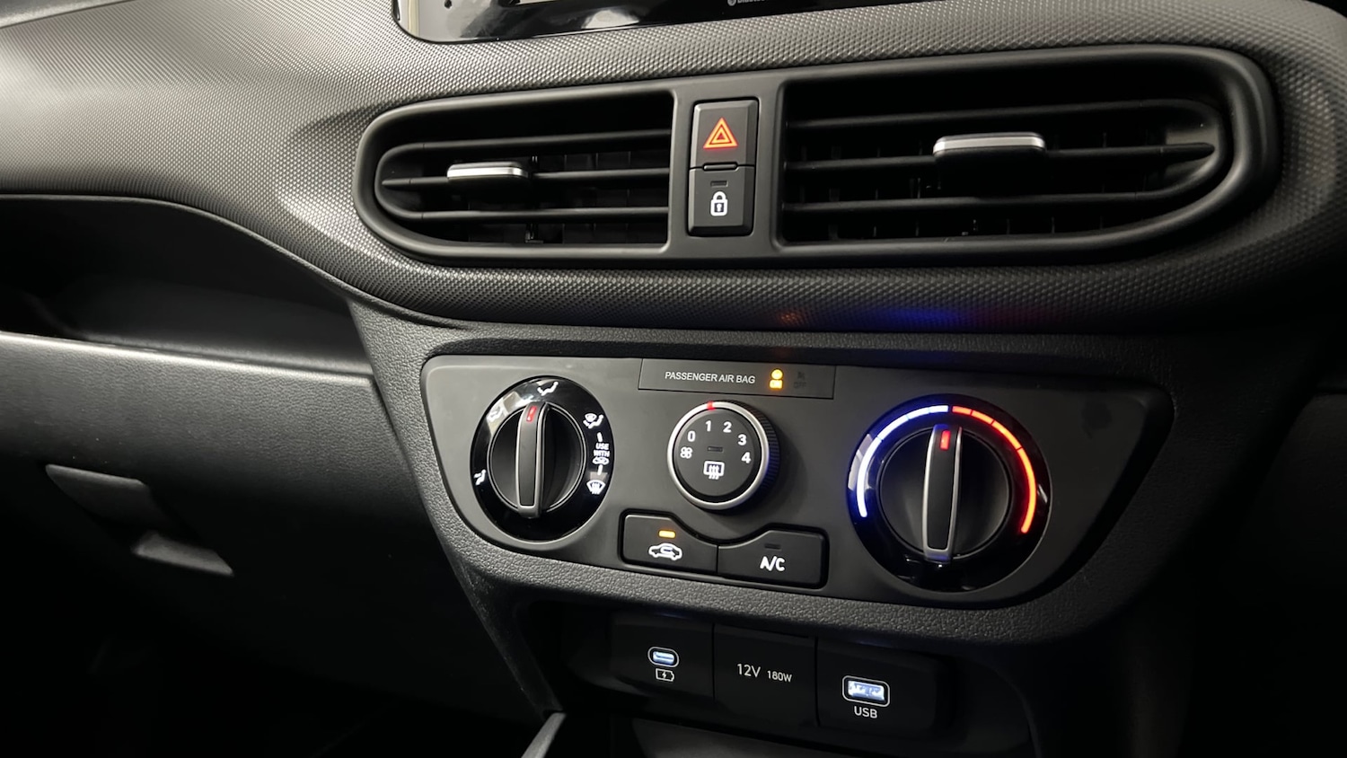 Used Hyundai i10 2024 for sale - 77329352: Photo 25