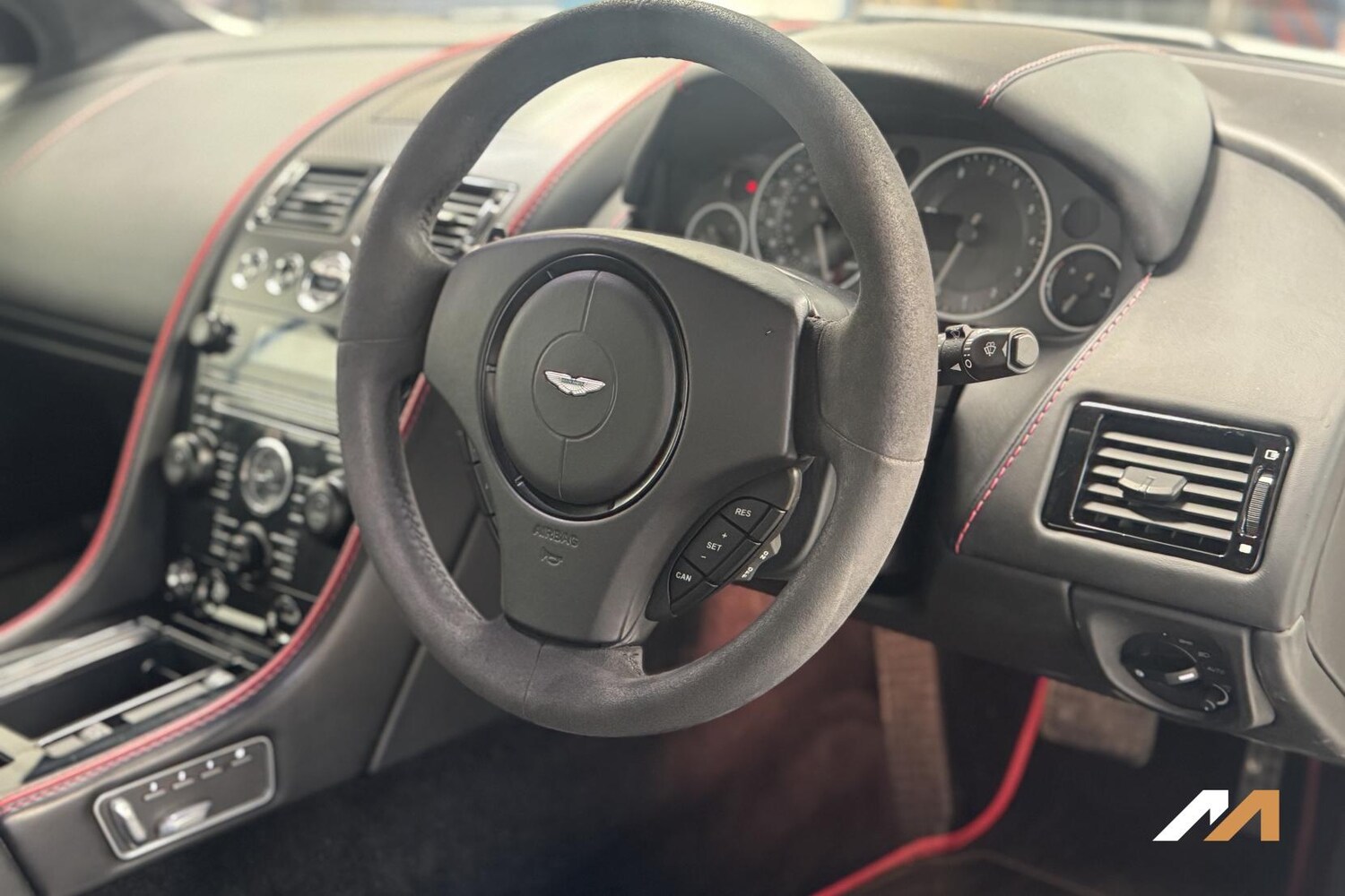 Used Aston Martin DB9 2016 for sale - 77504511: Photo 25