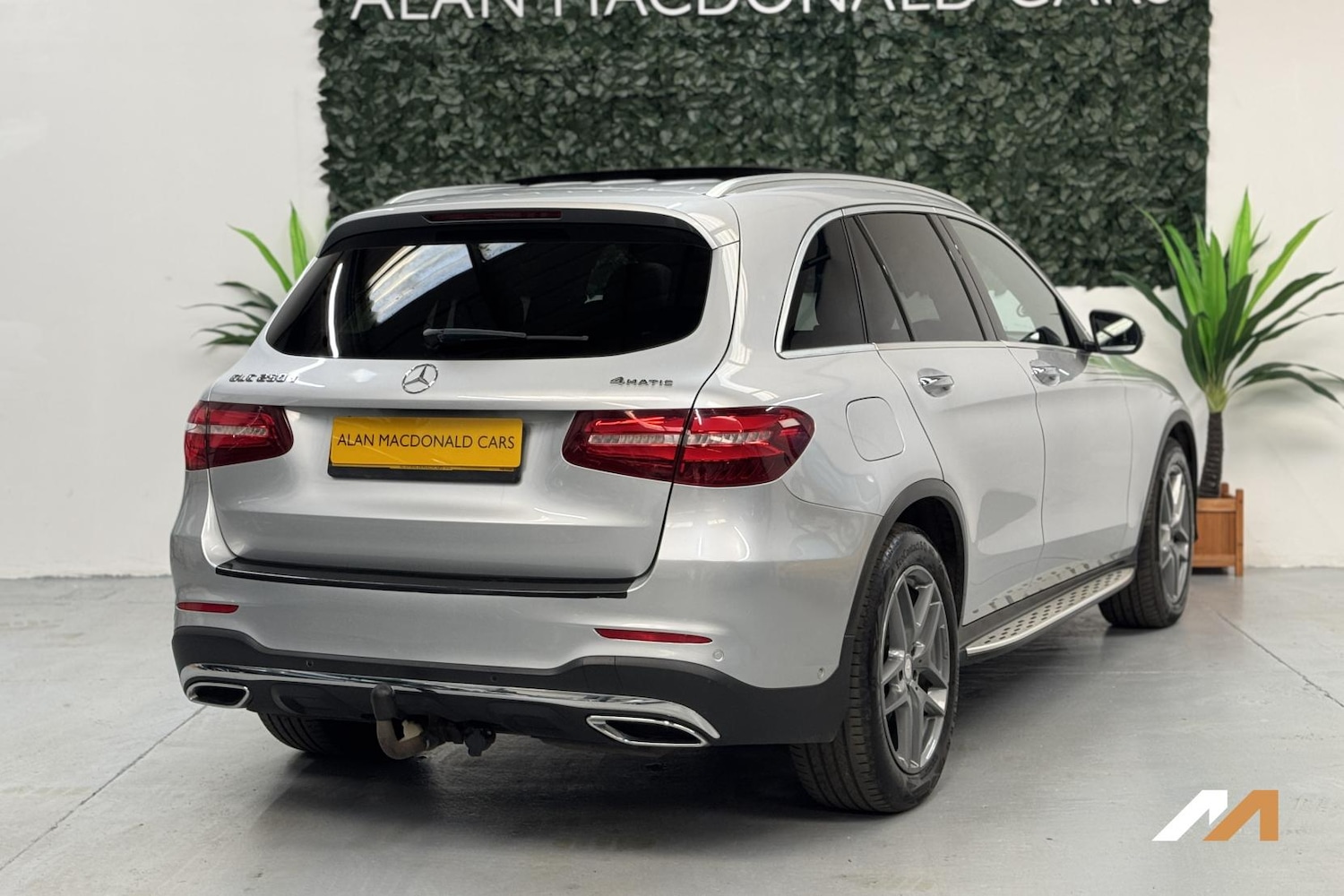 Used Mercedes-Benz GLC 2016 for sale - 77977380: Photo 2