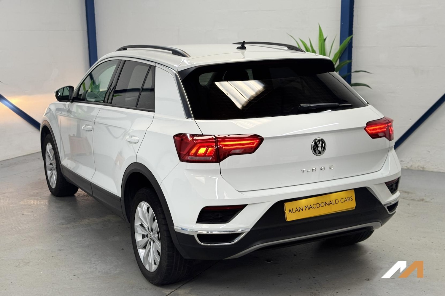 Used Volkswagen T-Roc 2020 for sale - 77516066: Photo 2