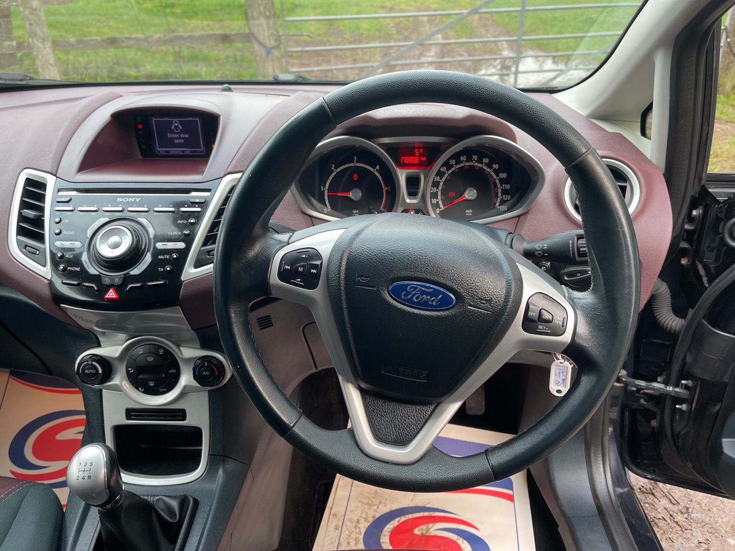 Used Ford Fiesta 2010 for sale - 77046197: Photo 10