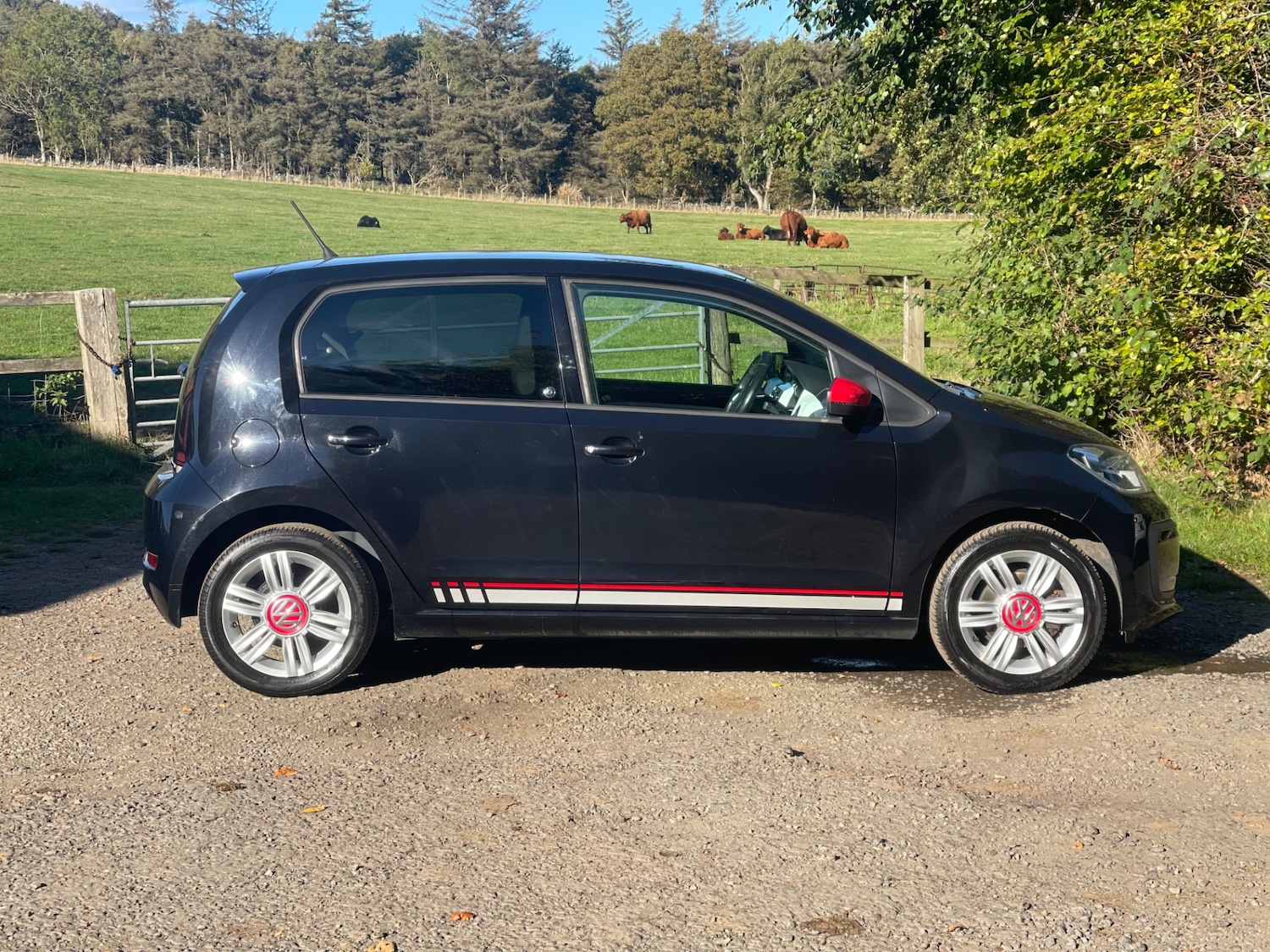 Used Volkswagen up! 2016 for sale - 76046110: Photo 2