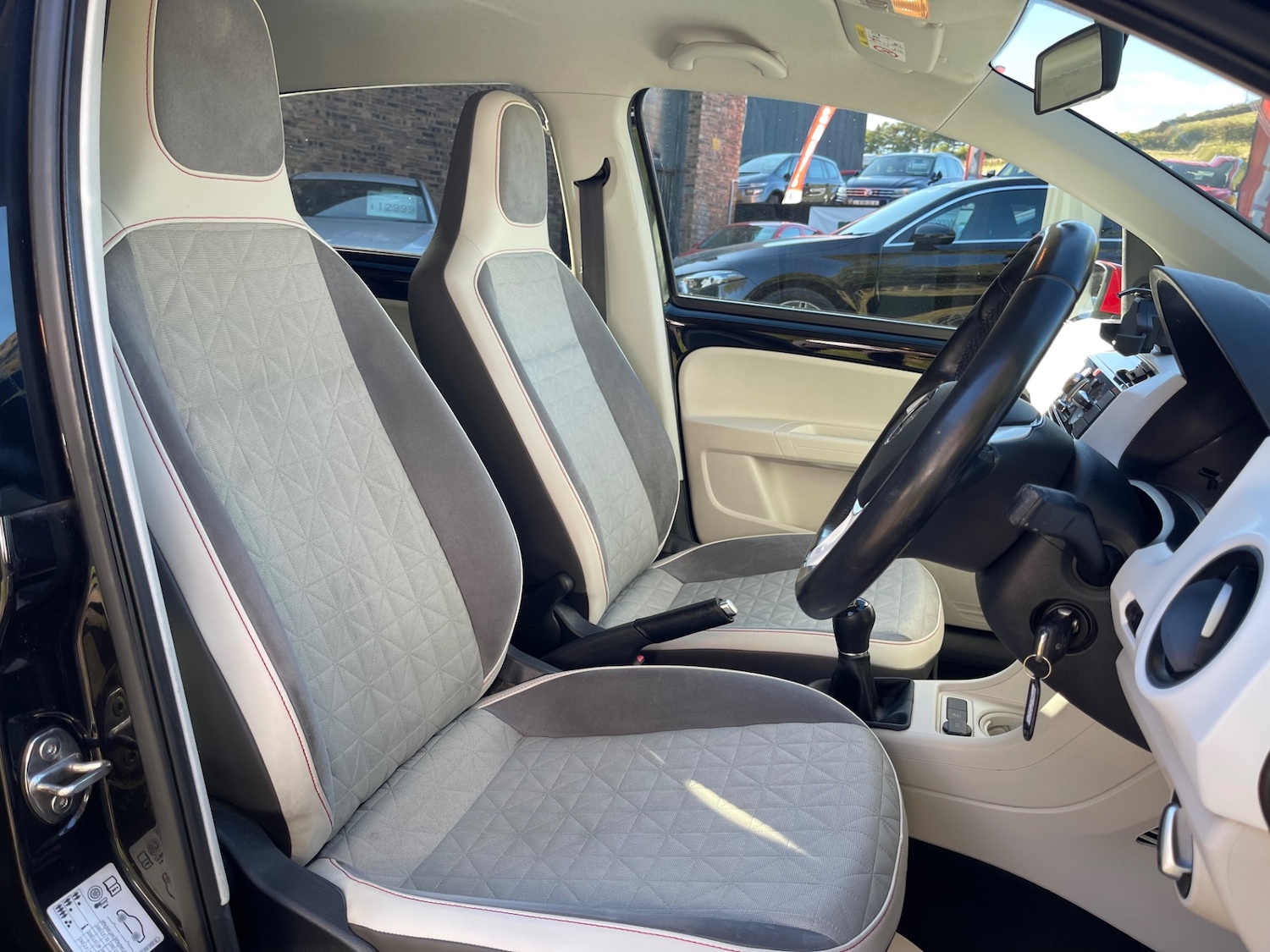 Used Volkswagen up! 2016 for sale - 76046110: Photo 6