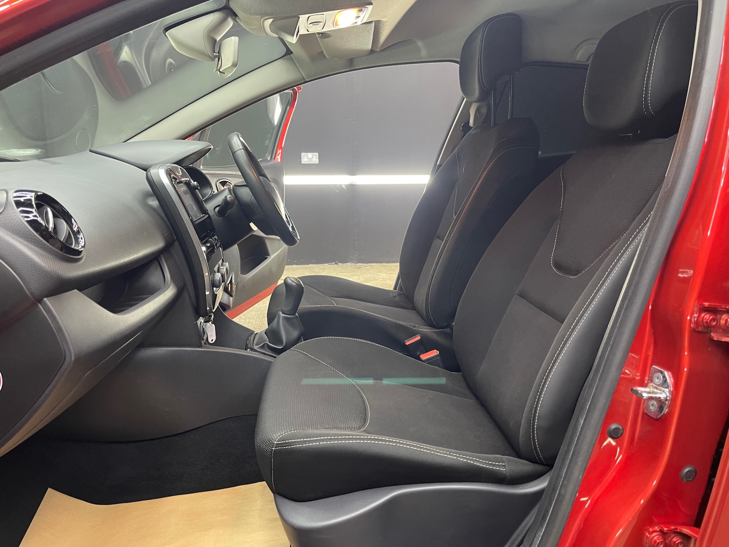 Used Renault Clio 2015 for sale - 77581881: Photo 17