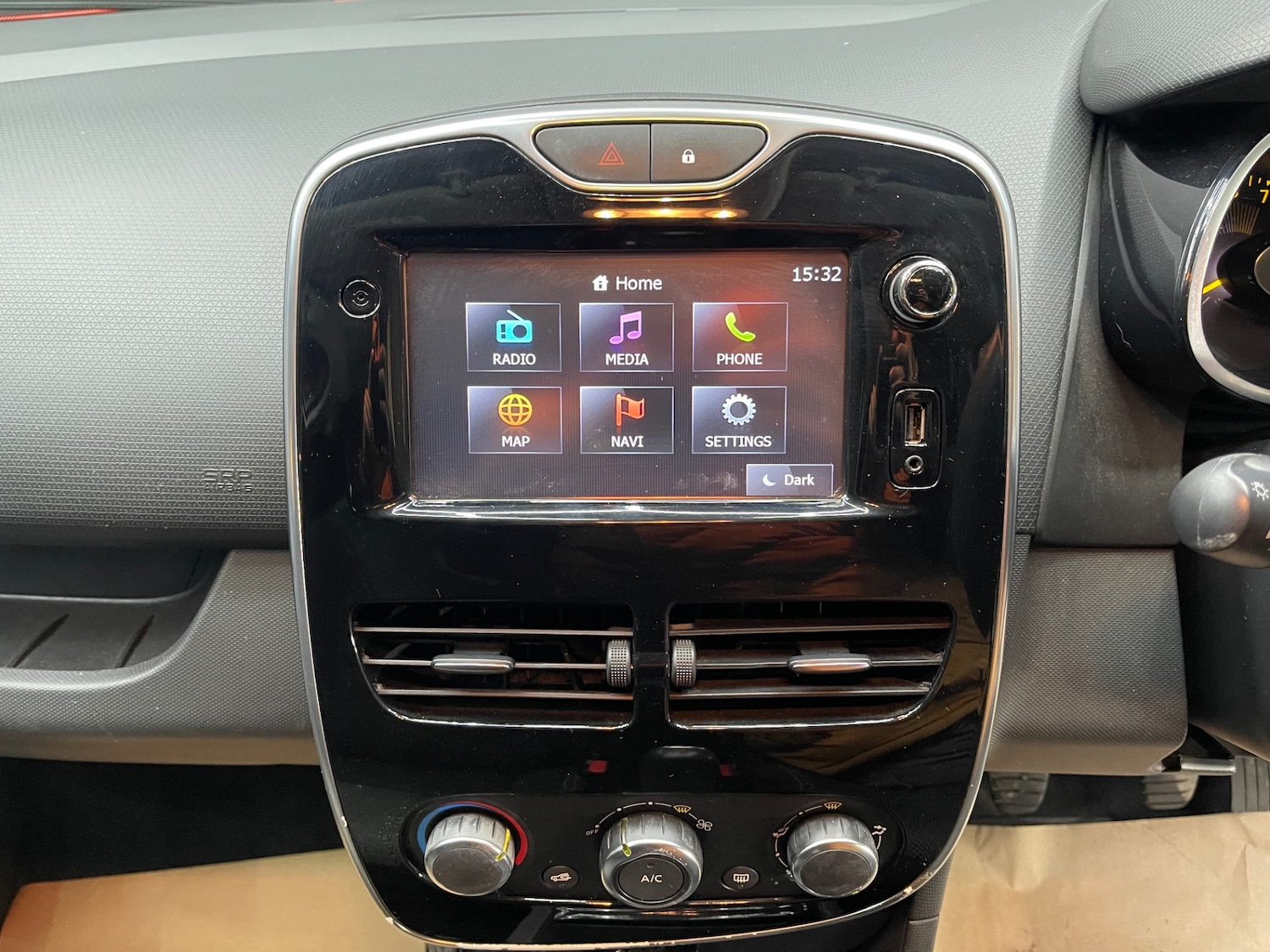 Used Renault Clio 2015 for sale - 77581881: Photo 9