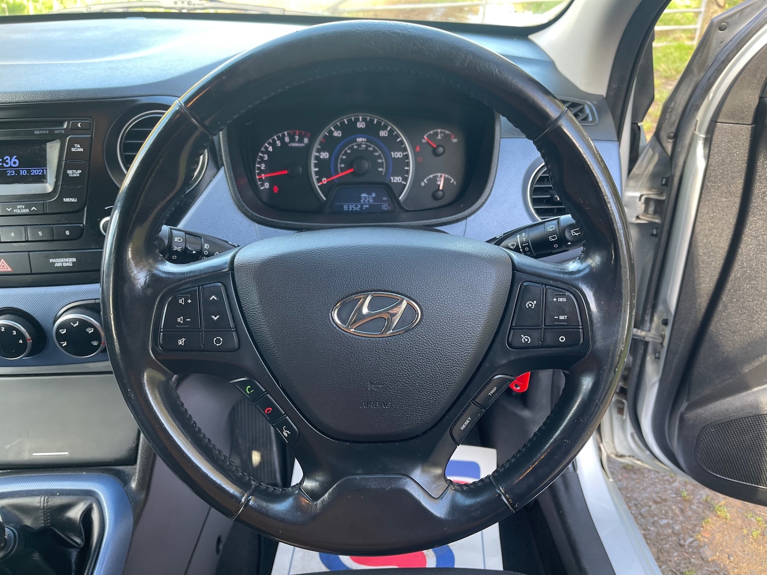 Used Hyundai i10 2015 for sale - 76382619: Photo 11
