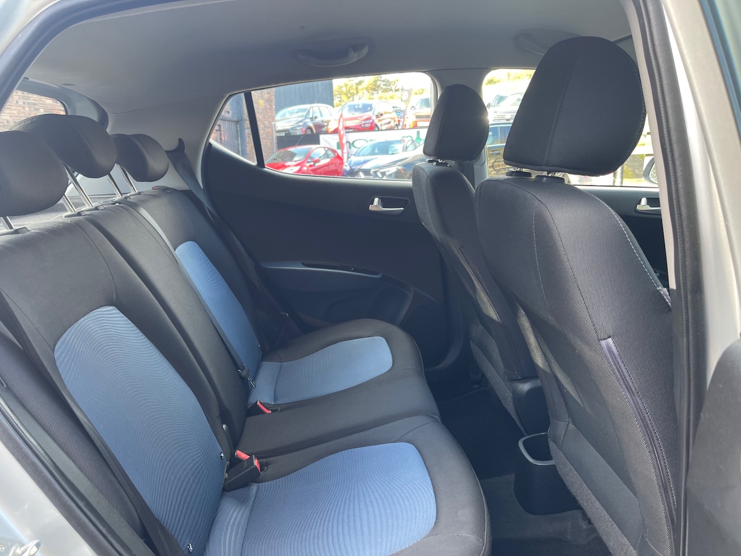 Used Hyundai i10 2015 for sale - 76382619: Photo 17