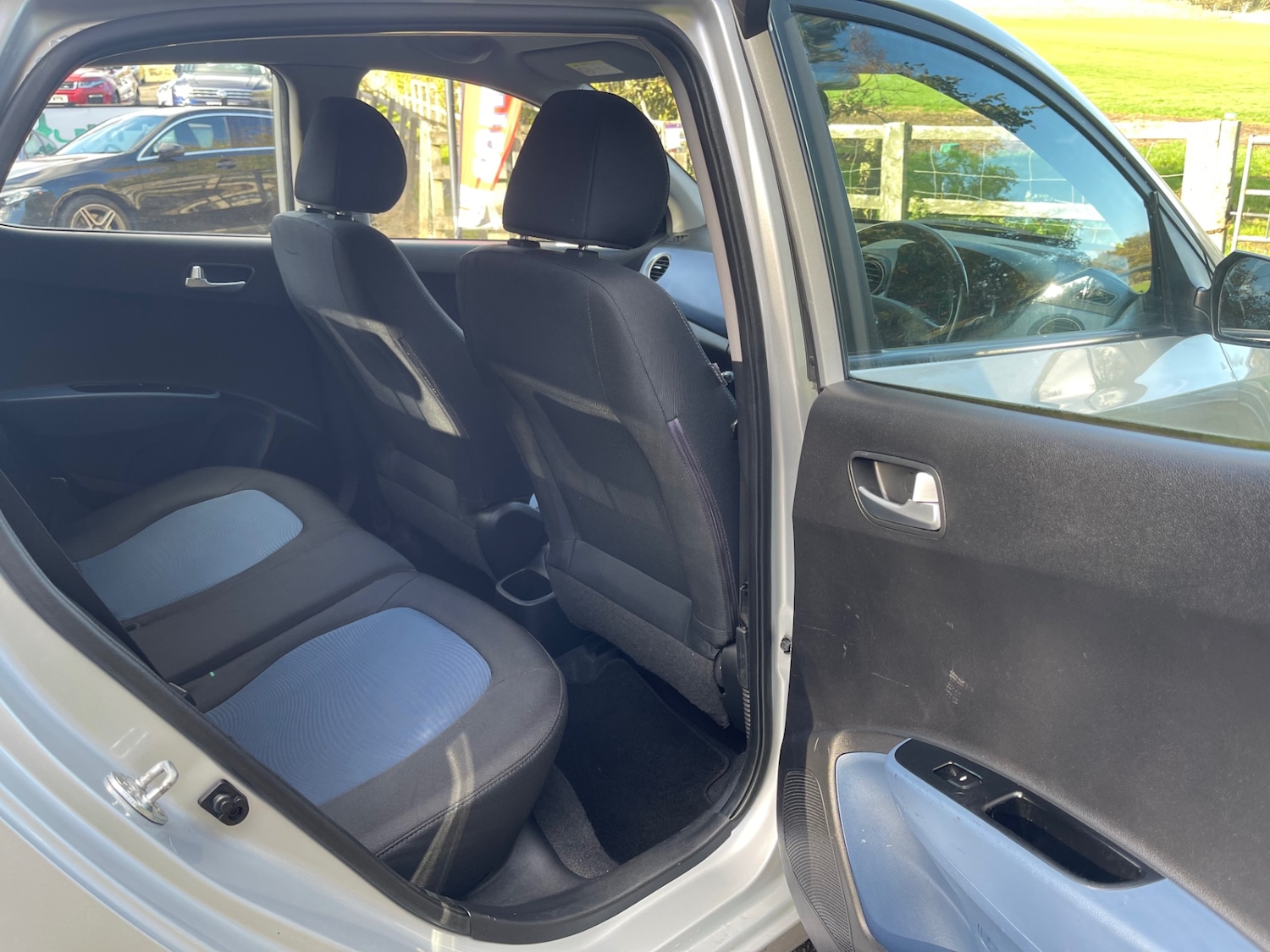 Used Hyundai i10 2015 for sale - 76382619: Photo 18