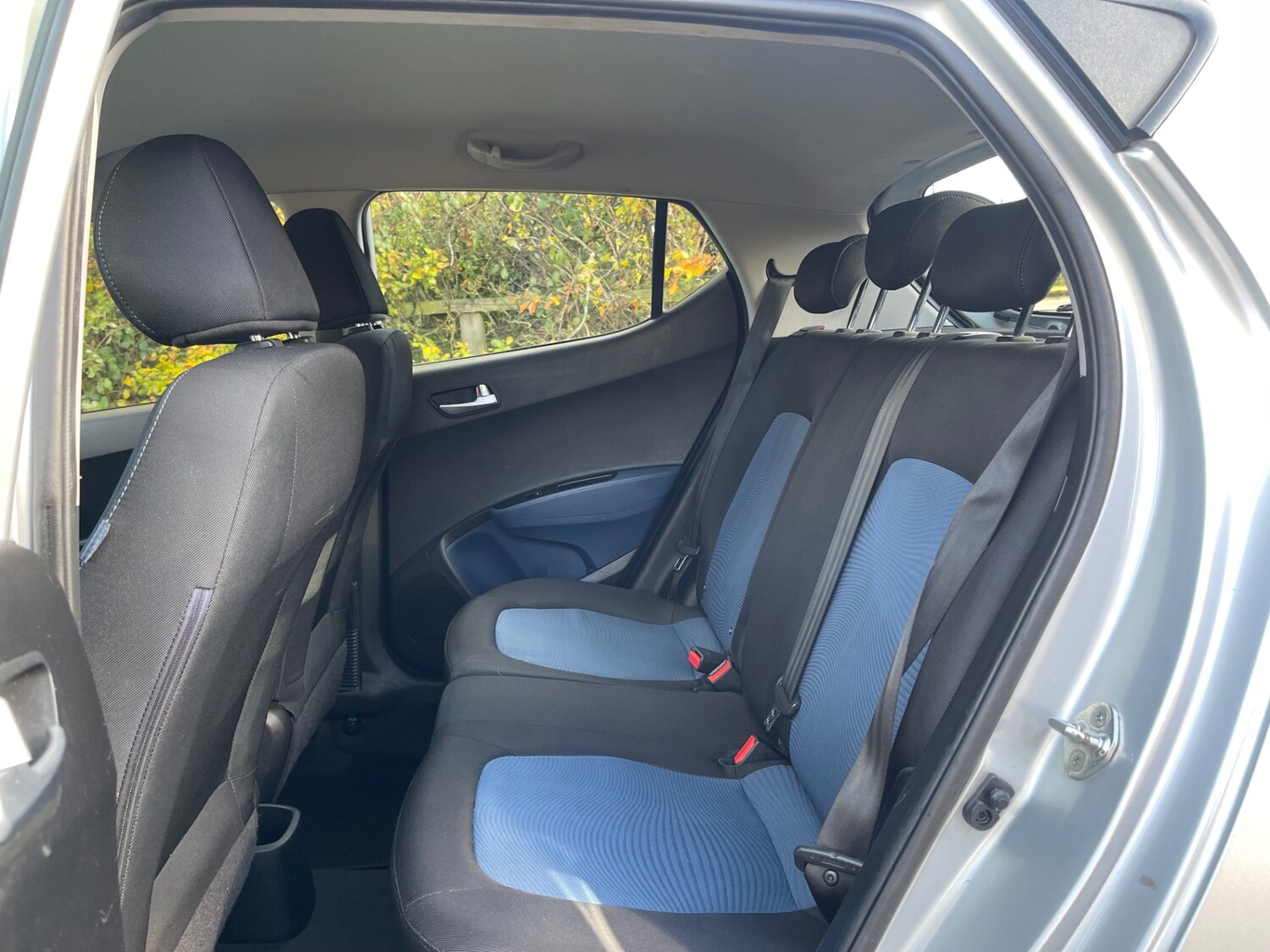 Used Hyundai i10 2015 for sale - 76382619: Photo 25