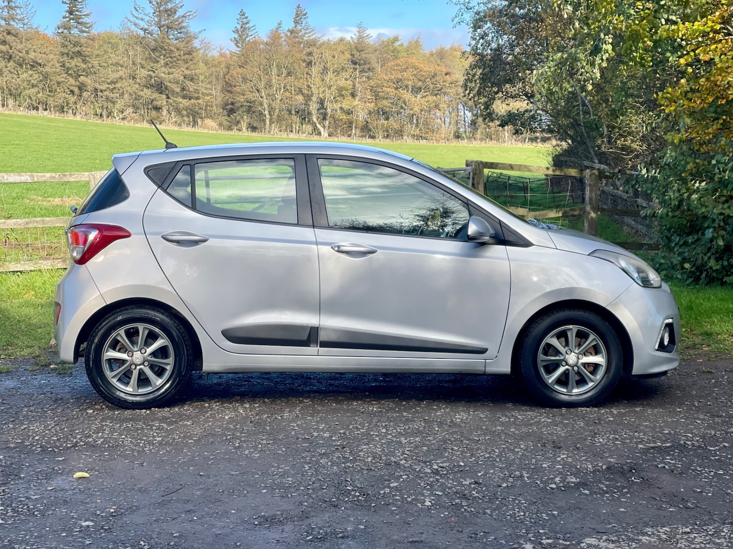 Used Hyundai i10 2015 for sale - 76382619: Photo 3