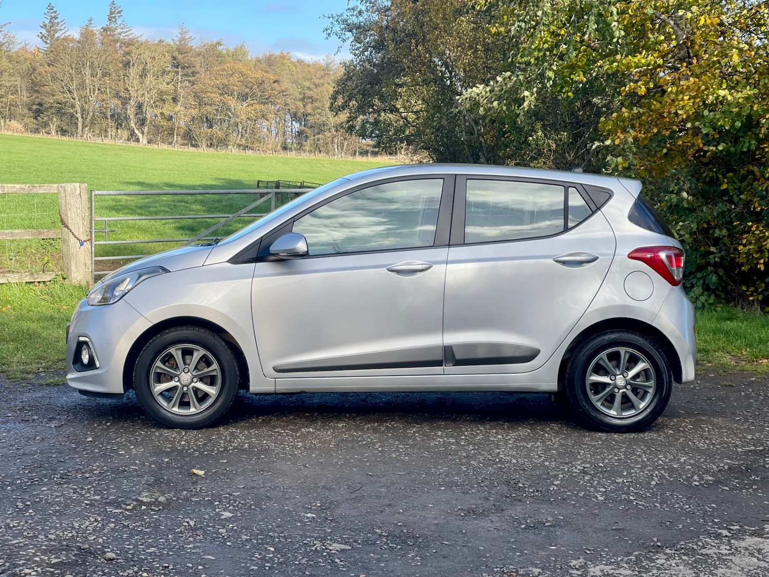 Used Hyundai i10 2015 for sale - 76382619: Photo 4