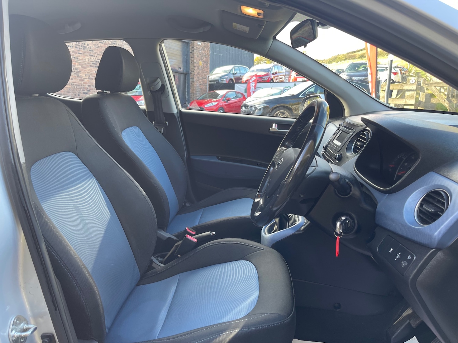 Used Hyundai i10 2015 for sale - 76382619: Photo 8