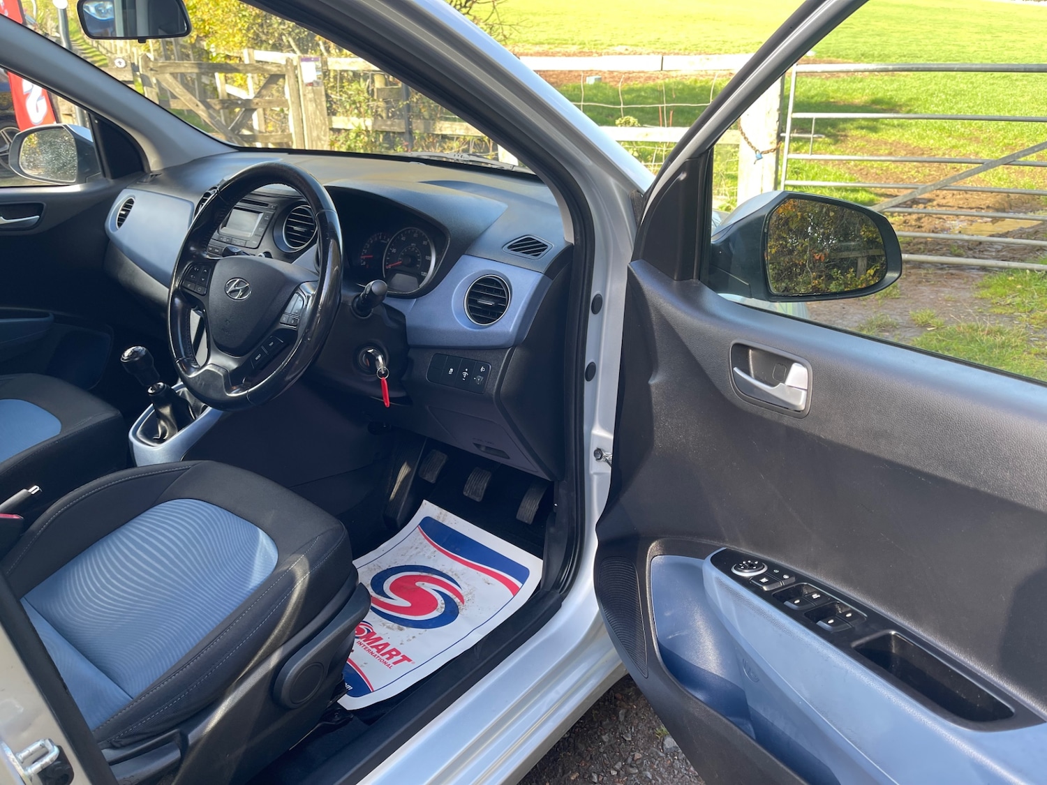 Used Hyundai i10 2015 for sale - 76382619: Photo 9