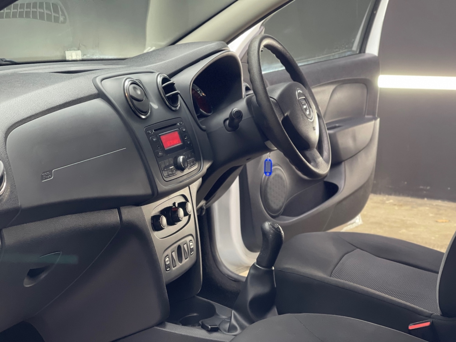 Used Dacia Sandero 2015 for sale - 77261914: Photo 18