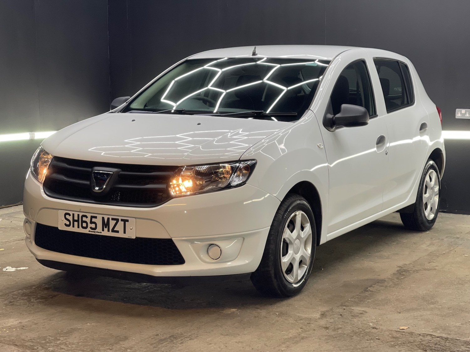 Used Dacia Sandero 2015 for sale - 77261914: Photo 5