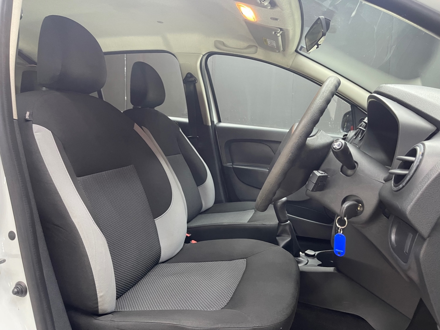 Used Dacia Sandero 2015 for sale - 77261914: Photo 6