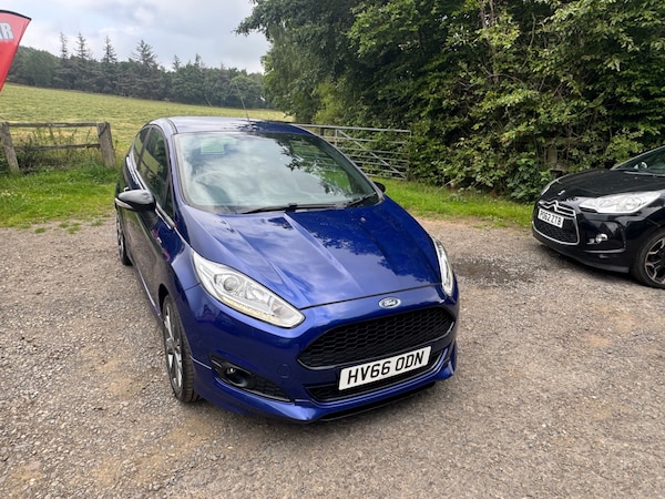 Used Ford Fiesta 2016 for sale - 75330329: Photo 2