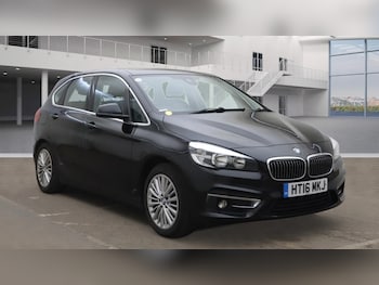2016 (16) - 225xe Luxury 5dr [Nav] Auto