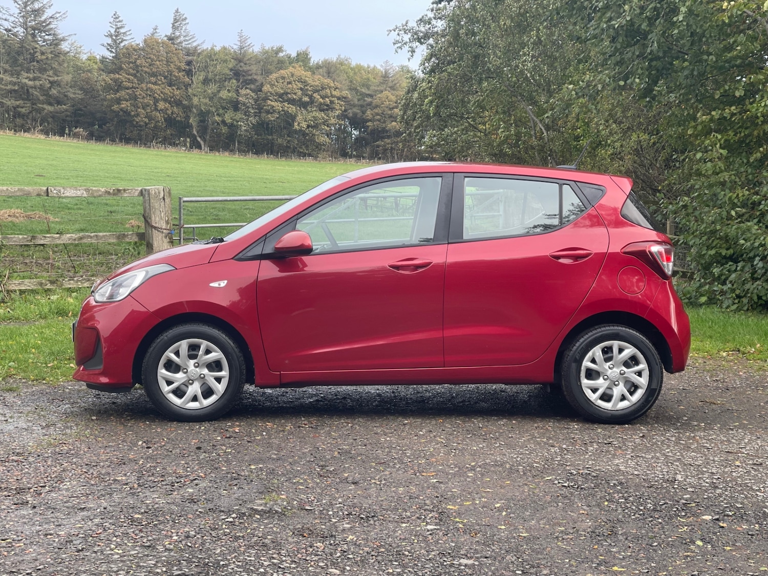 Used Hyundai i10 2017 for sale - 76045844: Photo 2