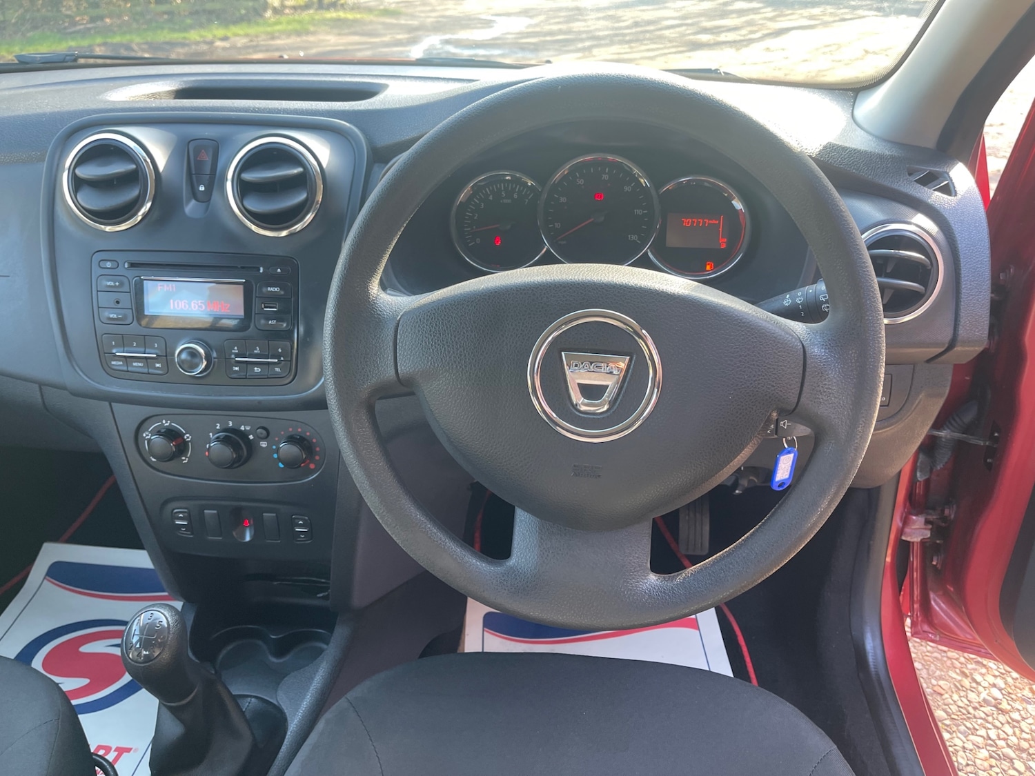 Used Dacia Sandero 2015 for sale - 77732777: Photo 11