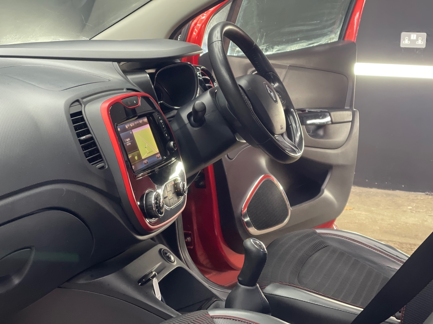 Used Renault Captur 2015 for sale - 77432662: Photo 22