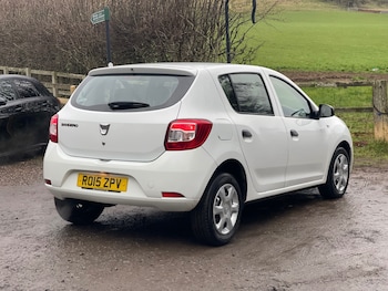Used Dacia Sandero 2015 for sale - 77367204: Photo