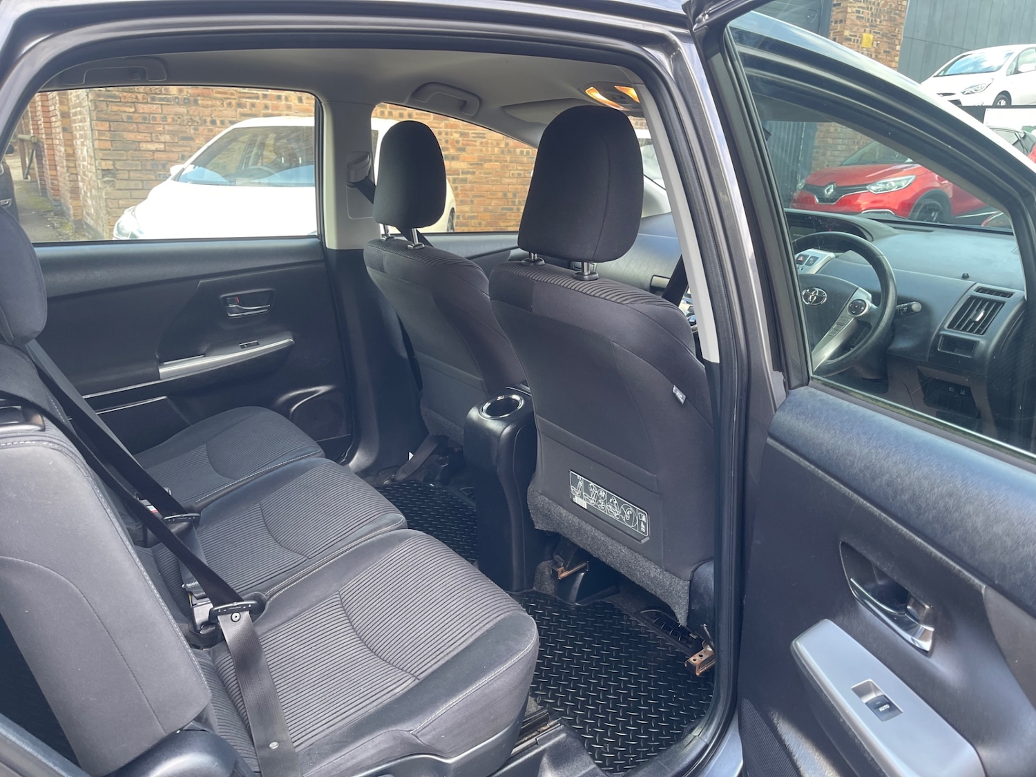 Used Toyota Prius+ 2020 for sale - 77649996: Photo 18