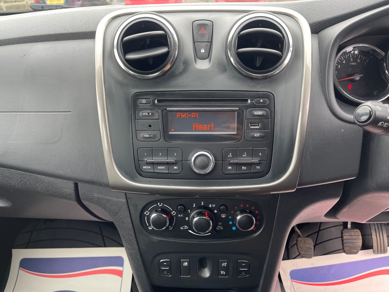 Used Dacia Sandero 2015 for sale - 77998487: Photo 13