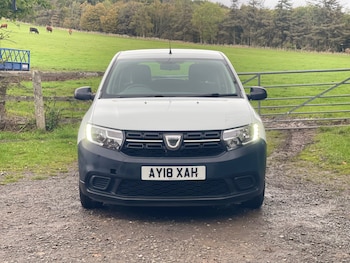Used Dacia Sandero 2018 for sale - 76046092: Photo 2