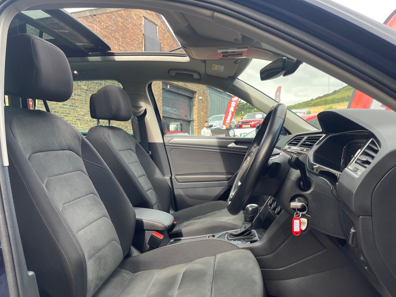 Used Volkswagen Tiguan 2020 for sale - 76353763: Photo 10