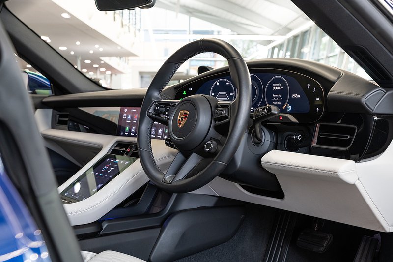 Used Porsche Taycan 2023 for sale - 76341095: Photo 3