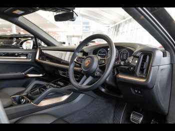 Used Porsche Cayenne 2023 for sale - 73952671: Photo