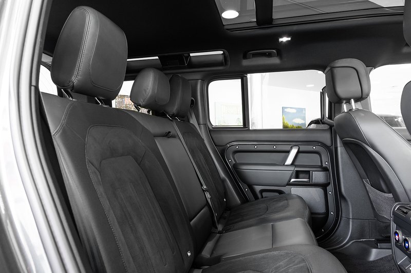 Used Land Rover Defender 2023 for sale - 78069559: Photo 5