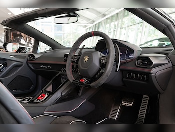 Used Lamborghini Huracan 2024 for sale - 76039983: Photo