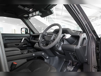 Used Land Rover Defender 110 2022 for sale - 78371499: Photo