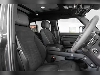 Used Land Rover Defender 110 2022 for sale - 78371499: Photo