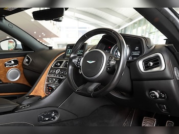 Used Aston Martin DB11 2016 for sale - 79435868: Photo