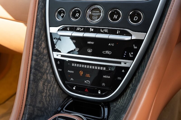 Used Aston Martin DBS 2019 for sale - 75283701: Photo 11